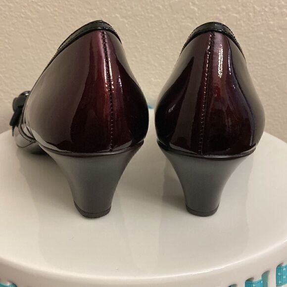 👠👠Sofft Maroon Patent Side Buttons & Bows Leather Heels Pumps!! Almost new!! - Picture 7 of 10